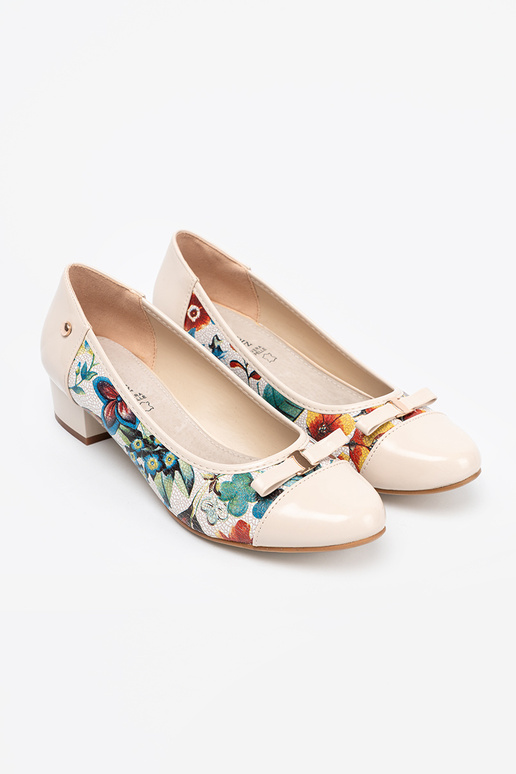 Hochhackige Schuhe z egzotycznym Zuzorem Hochhackige Schuhe z egzotycznym Zuzorem