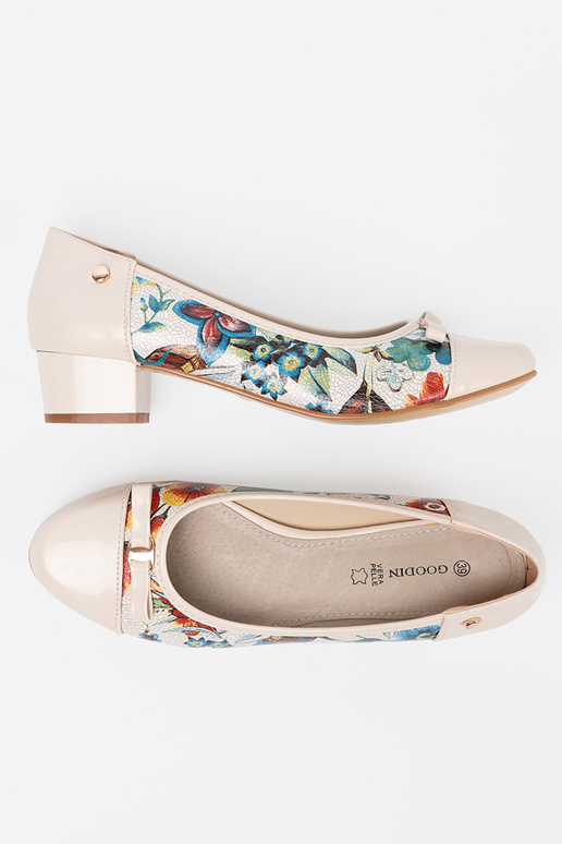 Hochhackige Schuhe z egzotycznym Zuzorem Hochhackige Schuhe z egzotycznym Zuzorem