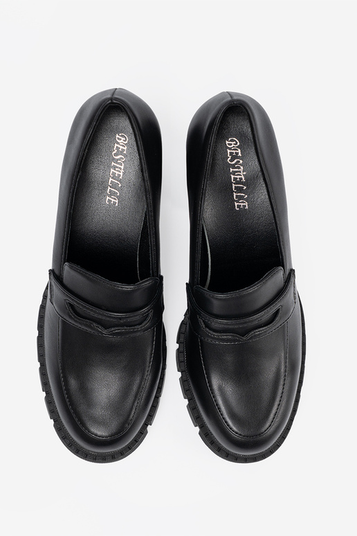 schZuarze Farbe Mokassins an der Ferse z traperoZuą podeszZuą