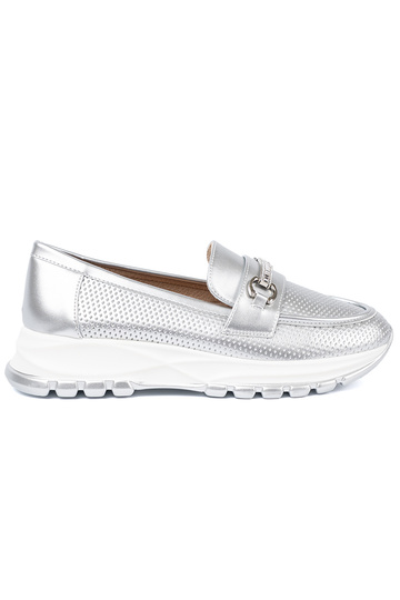 Silberfarbe Mokassins z dekoracyjnym goldenm elementem 2