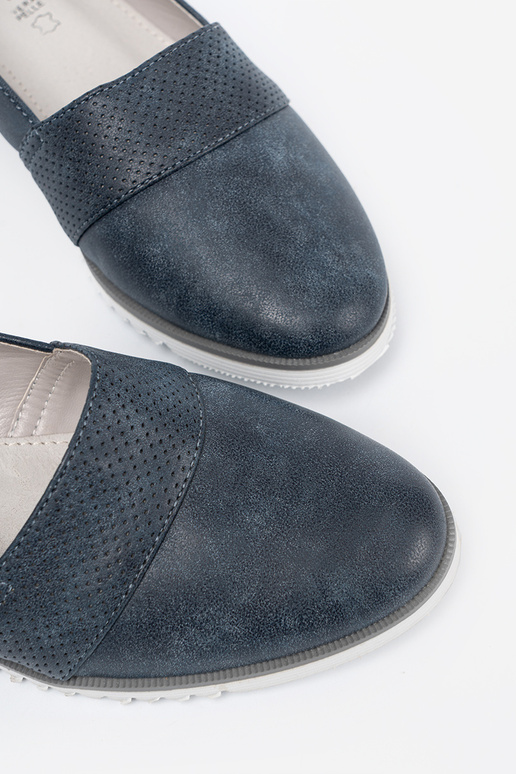 Dunkelblau Mokassins auf einer Zueißen Sohle Dunkelblau Mokassins auf einer Zueißen Sohle