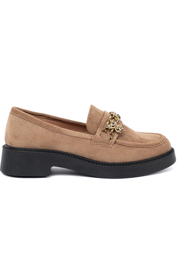 Beige Mokassins z goldenm łańcuchem. 2