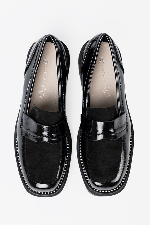 mit Lackeffekt Mokassins mit Nieten