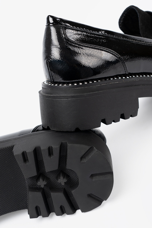 mit Lackeffekt Mokassins mit Nieten