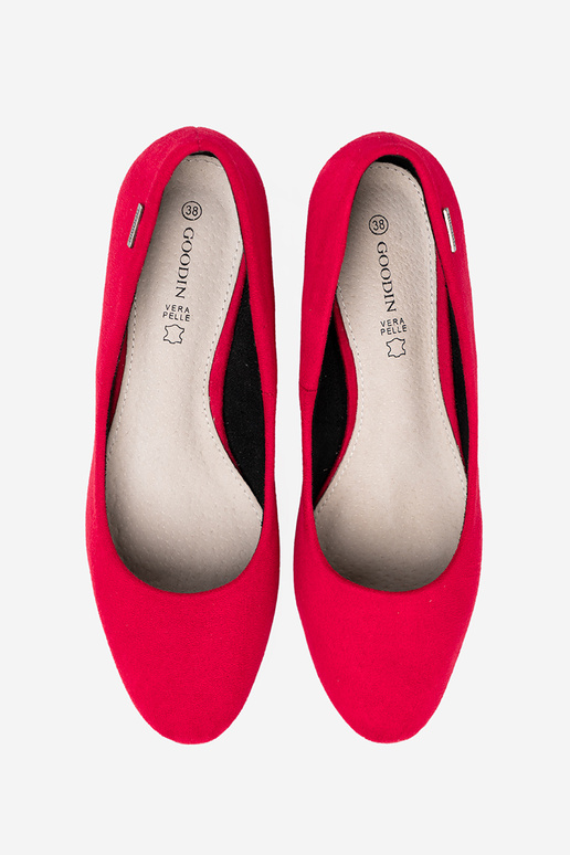 rote Farbe High Heels na Silberm słupku