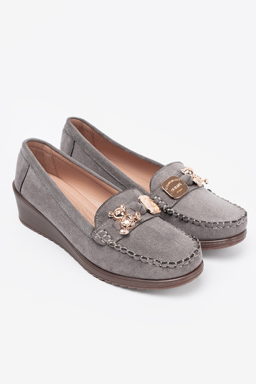 graue Farbe Halbschuhe mit goldenen Details