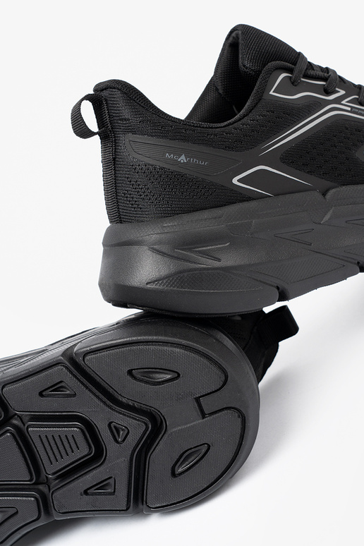  Sportschuhe schZuarze Farbe auf einer dicken Sohle McArthur