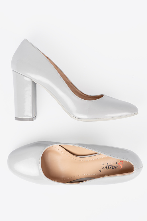 graue Farbe Lackierte Schuhe mit hohen Absätzen