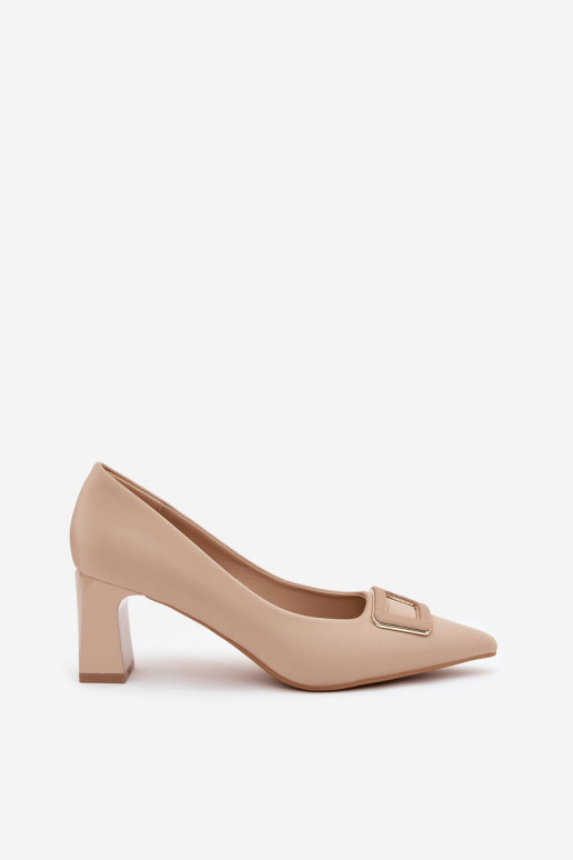 Schuhe mit Absätzen dekorieren mit Schnallen Nude Seriva Schuhe mit Absätzen dekorieren mit Schnallen Nude Seriva