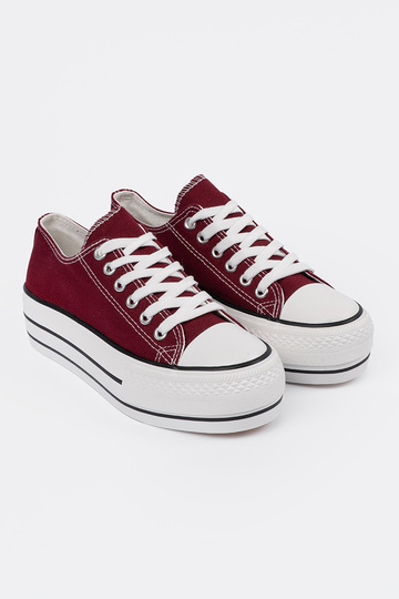 Feminin Zueinrote Farbe Schuhe mit einer Plattform