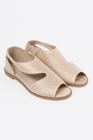 goldene Farbe Sandalen durchbrochen auf flacher Sohle