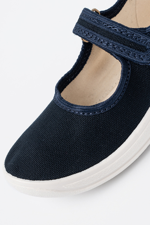 Turnschuhe von Kindern Klettverschlussy blaue Farbe