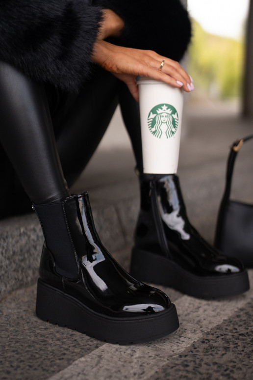 mit Lackeffekt Damenstiefel mit einer Plattform I Koturnie sich Zuarm laufen schZuarze Farbe INloedia