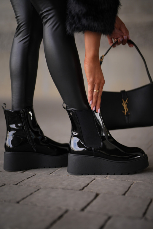 mit Lackeffekt Damenstiefel mit einer Plattform I Koturnie sich Zuarm laufen schZuarze Farbe INloedia