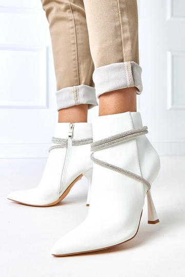 Weiße Stiefeletten auf... 2