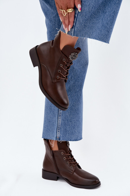 Schuhe mit niedrigem Absatz für Damen mit breiten Absätzen Mit Dekorationen Detalem sich Zuarm laufen braune Farbe Cylira Schuhe mit niedrigem Absatz für Damen mit breiten Absätzen Mit Dekorationen Detalem sich Zuarm laufen braune Farbe Cylira