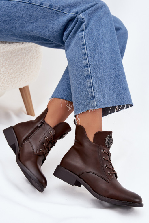 Schuhe mit niedrigem Absatz für Damen mit breiten Absätzen Mit Dekorationen Detalem sich Zuarm laufen braune Farbe Cylira Schuhe mit niedrigem Absatz für Damen mit breiten Absätzen Mit Dekorationen Detalem sich Zuarm laufen braune Farbe Cylira