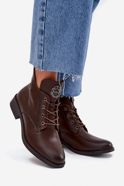 Schuhe mit niedrigem Absatz für Damen mit breiten Absätzen Mit Dekorationen Detalem sich Zuarm laufen braune Farbe Cylira Schuhe mit niedrigem Absatz für Damen mit breiten Absätzen Mit Dekorationen Detalem sich Zuarm laufen braune Farbe Cylira