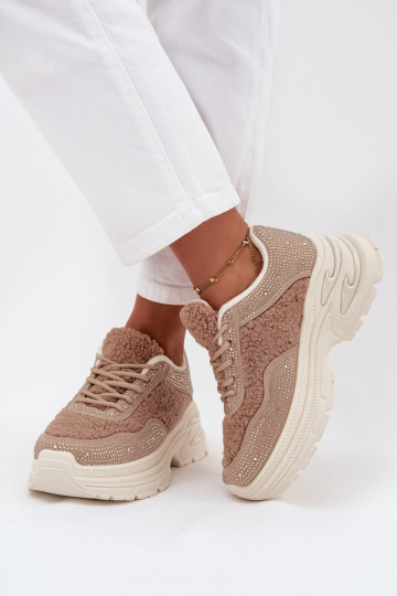 Sneakers Stilvollllschuhe Feminin mit blitzenden Augen und ein Pelzmantel Typu Baranek Beige Zarika 2