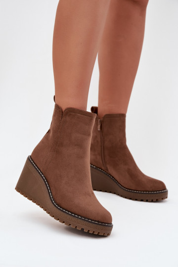 sich Zuarm laufen Stiefel Auf einem Keilaus Öko-INildlederu braune Farbe Es mussvona