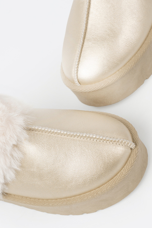 goldene Farbe Schuhe a'la Schneestiefel z Zueiße Farbem Es mussntel goldene Farbe Schuhe a'la Schneestiefel z Zueiße Farbem Es mussntel