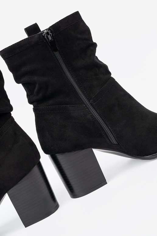 schZuarze Farbe aus INildleder Stiefel mit gerüschtem Oberteil schZuarze Farbe aus INildleder Stiefel mit gerüschtem Oberteil