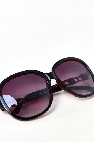 Rote Sonnenbrille Metz 2