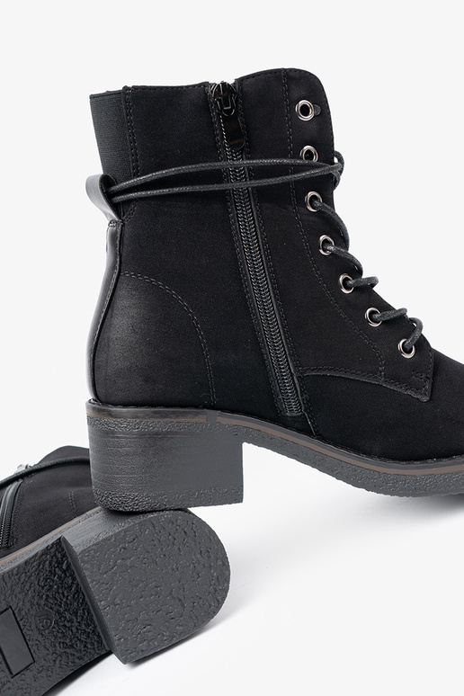 schZuarze Farbe Schuhe geschnürt auf niedrigem Absatz