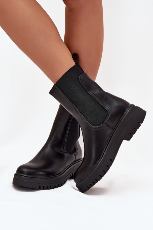 Stilvolle Damen Stiefeletten mit Plattform und flachem Absatz, Schlupfmodell, in Schwarz Ravessa Stilvolle Damen Stiefeletten mit Plattform und flachem Absatz, Schlupfmodell, in Schwarz Ravessa
