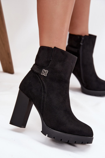 Wärmende Damen Stiefeletten mit verzierten Absätzen, schwarz Zayna
