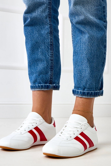 Weiße Tennisschuhe mit...