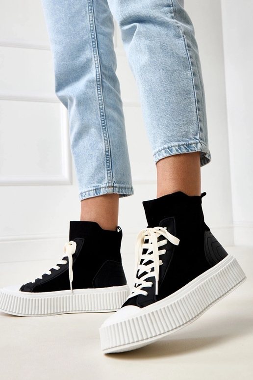 Schwarze Slip-On-Sneaker im... Schwarze Slip-On-Sneaker im...