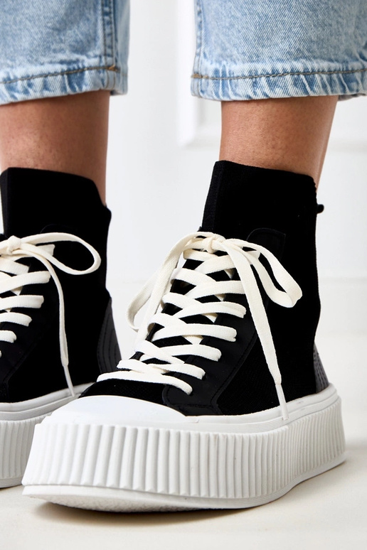 Schwarze Slip-On-Sneaker im... Schwarze Slip-On-Sneaker im...