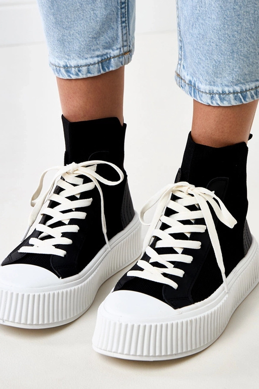 Schwarze Slip-On-Sneaker im... Schwarze Slip-On-Sneaker im...