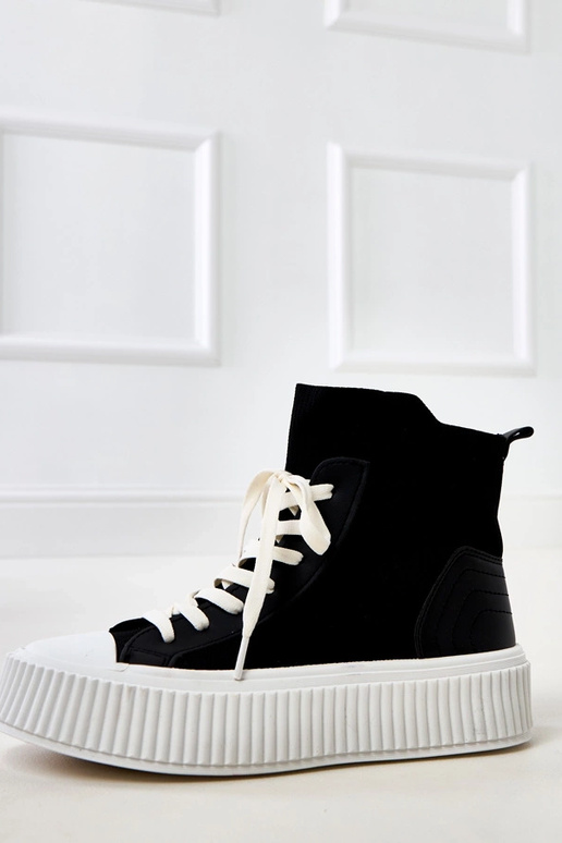 Schwarze Slip-On-Sneaker im... Schwarze Slip-On-Sneaker im...