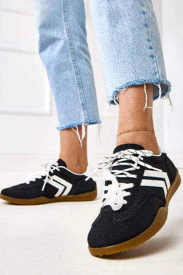 Schwarze Volleyball-Sneaker im Tennisstil aus Netzstoff mit weißem Einsatz Malkan 2