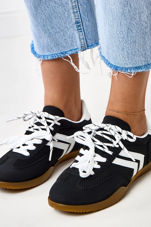 Schwarze Volleyball-Sneaker im... Schwarze Volleyball-Sneaker im...