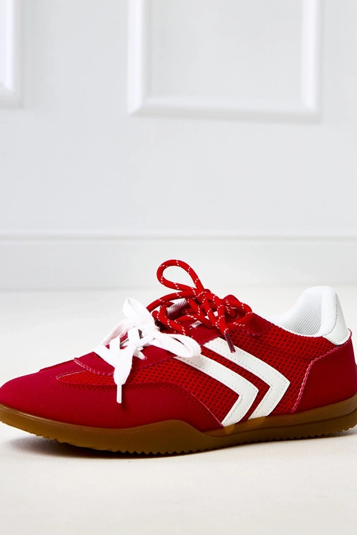 Rote Volleyball-Sneaker im Tennisstil... Rote Volleyball-Sneaker im Tennisstil...