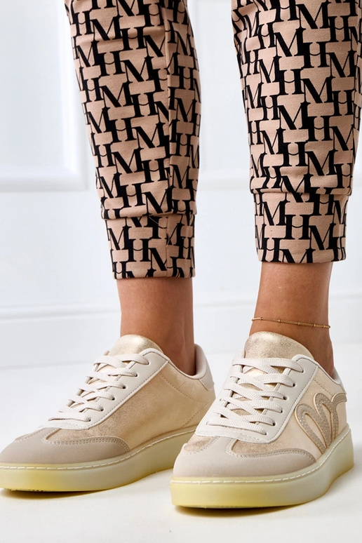 Sandfarbene Sneakers mit Plattform... Sandfarbene Sneakers mit Plattform...