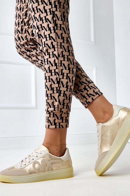 Sandfarbene Sneakers mit Plattform... Sandfarbene Sneakers mit Plattform...