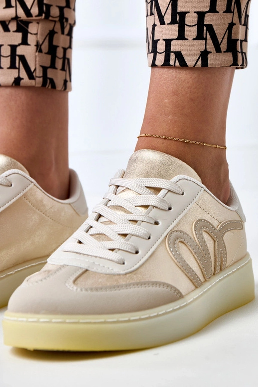 Sandfarbene Sneakers mit Plattform... Sandfarbene Sneakers mit Plattform...