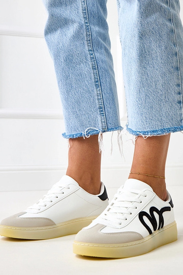 Weiße Sneakers mit Plattform und schwarzem Motiv Izabell