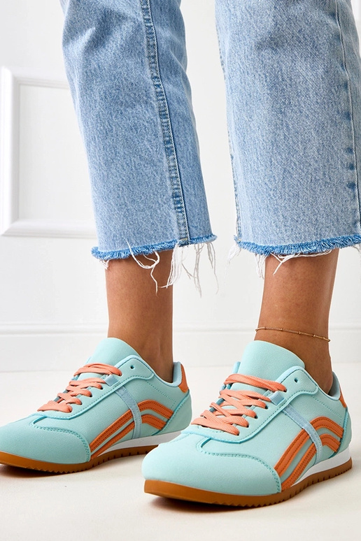 Blaue Sneakers mit orangefarbenem... Blaue Sneakers mit orangefarbenem...