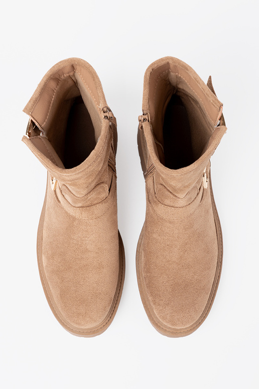 Karamellfarbe Schuhe z ozdobnymi goldenmi klamrami