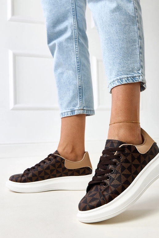 Braune Sneaker mit Plateausohle und... Braune Sneaker mit Plateausohle und...