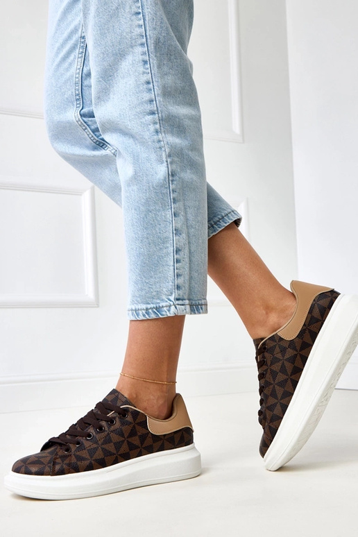 Braune Sneaker mit Plateausohle und... Braune Sneaker mit Plateausohle und...