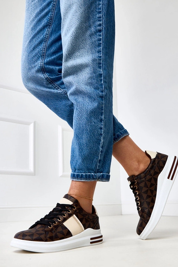 Braune Sneaker mit Plateausohle und sandgoldenem Streifen