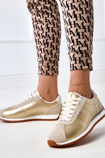 Sandfarbene Sportschuhe mit...