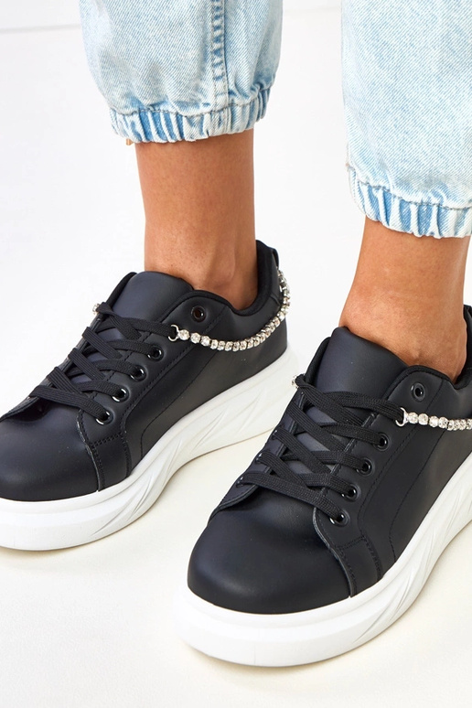 Schwarze Sneakers auf Plattform mit... Schwarze Sneakers auf Plattform mit...