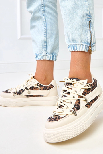 Sandfarbene Sneakers auf... 2